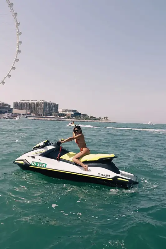 Navigating to the Dubai Sightseeing Yacht Tour