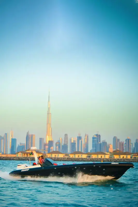 Dubai Marina Black Boat Sightseeing Tour