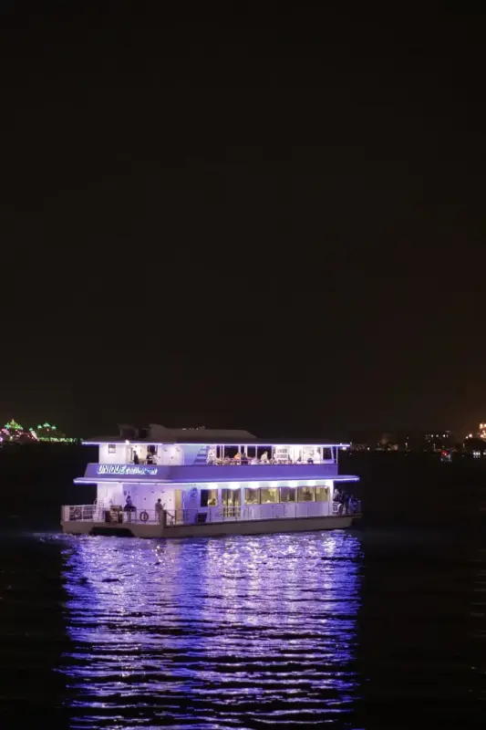  Dubai Harbour 5-star Dinner Catamaran Cruise